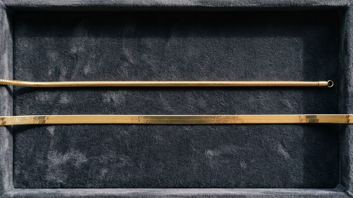 Snake Chain vs Herringbone Chain: How Two Flat Italian Classics Differ